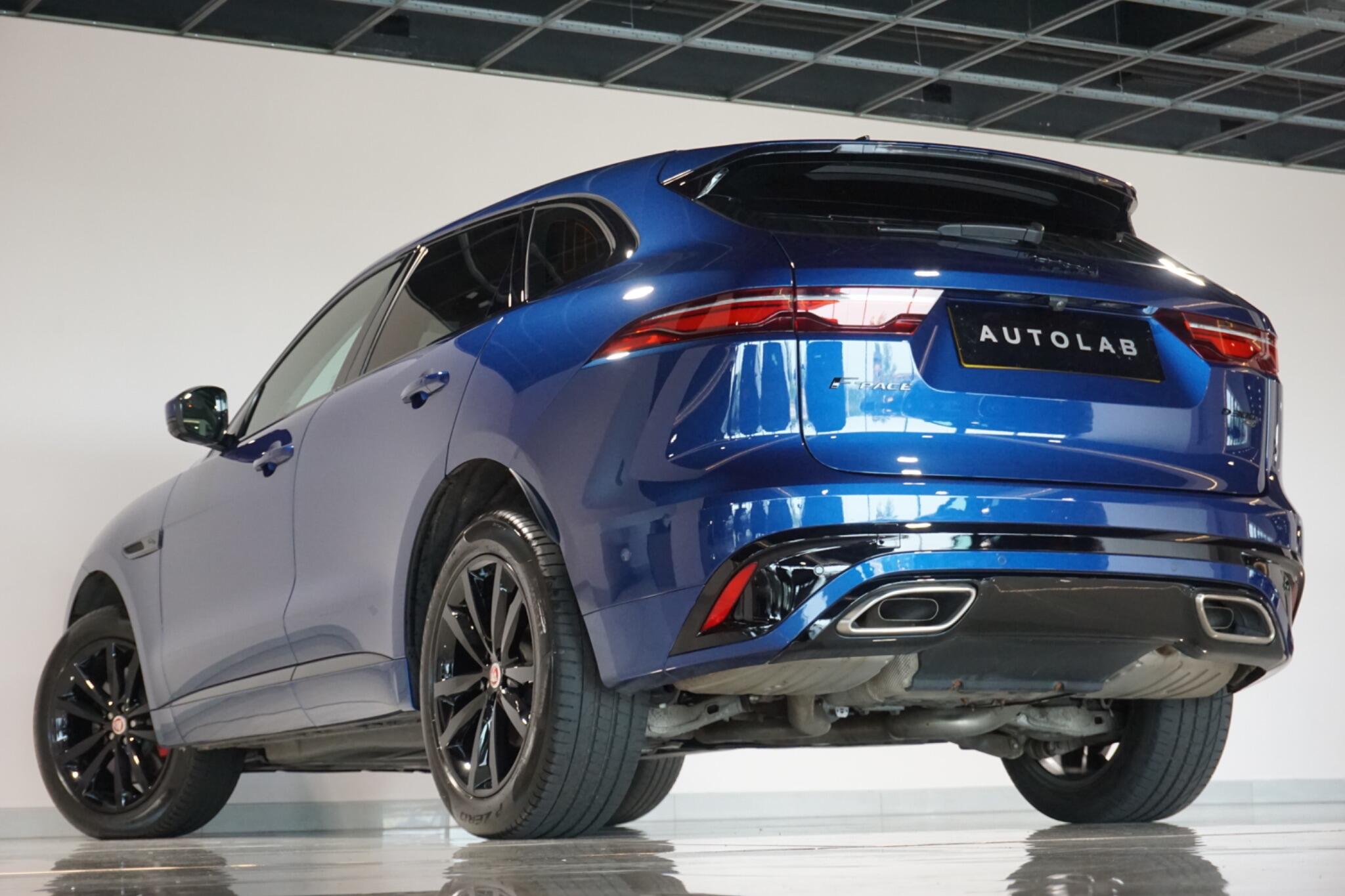 Jaguar F-PACE 3.0 D300 MHEV R-Dynamic SE SUV 5dr Diesel Auto AWD Euro 6 (s/s) (300 ps)